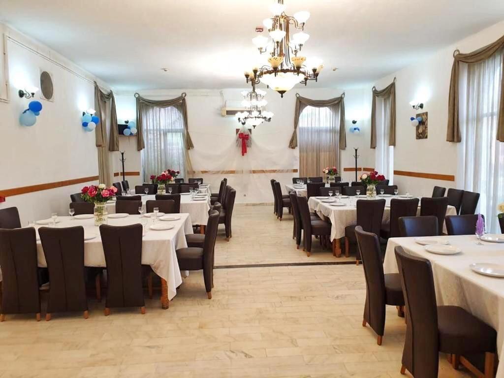 Hotel Marion Dumbraveni  Exteriör bild