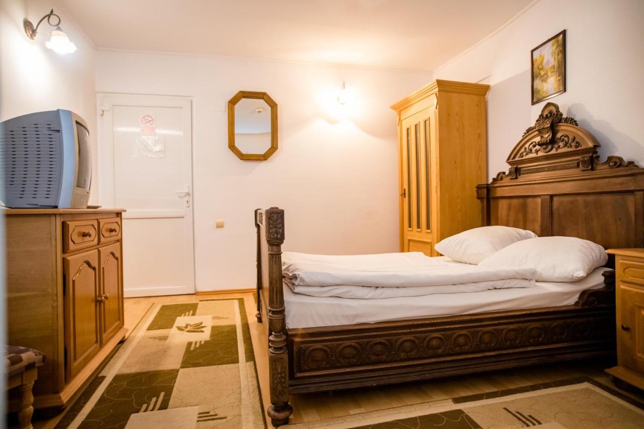 Hotel Marion Dumbraveni  Exteriör bild